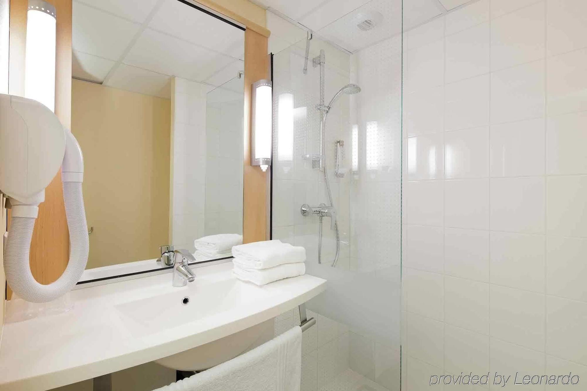 ไอบิส แก็งก็อง - เกอร์ เบรอแตญ Hotel Ploumagoar ห้อง รูปภาพ