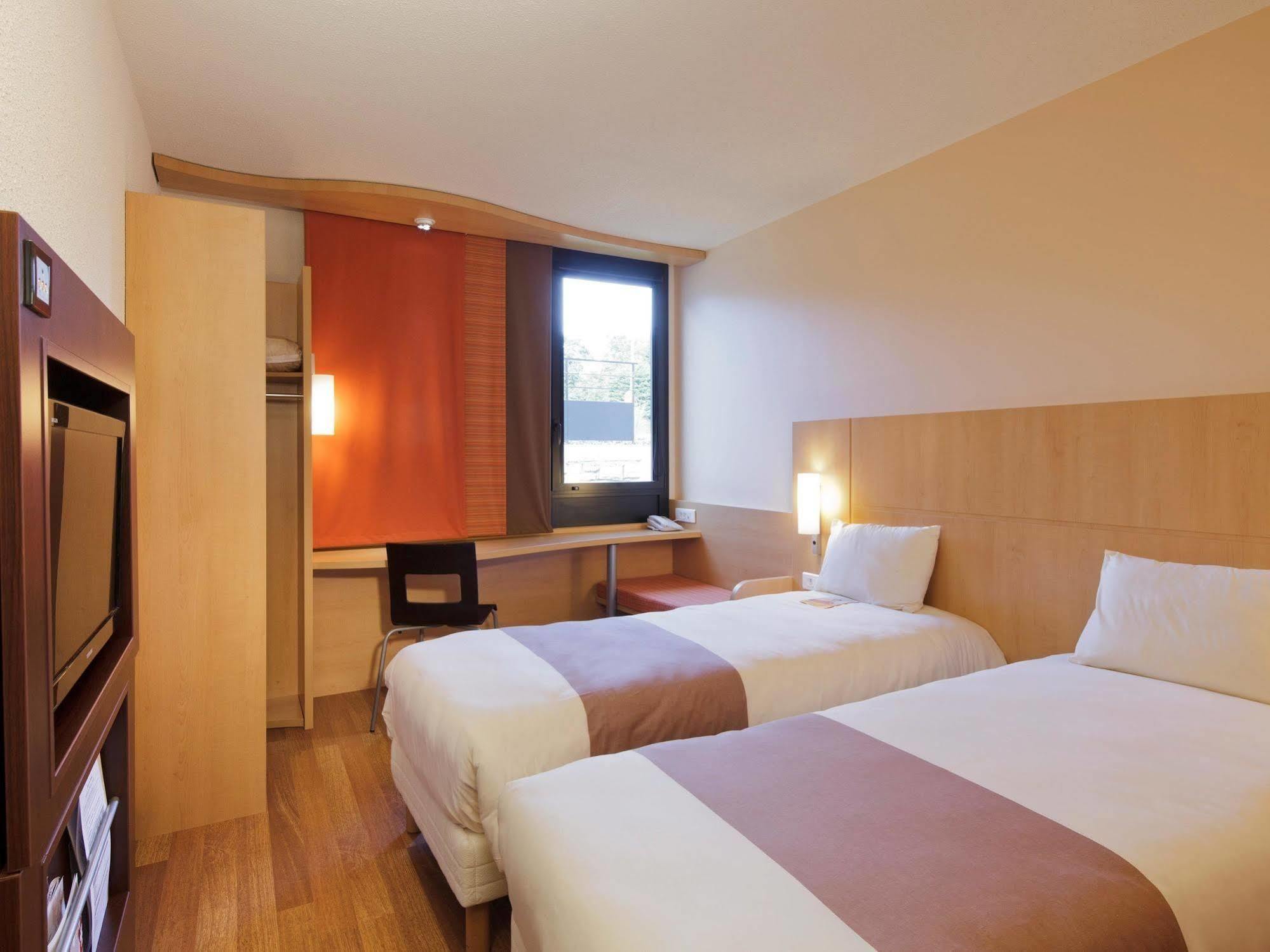 ไอบิส แก็งก็อง - เกอร์ เบรอแตญ Hotel Ploumagoar ภายนอก รูปภาพ